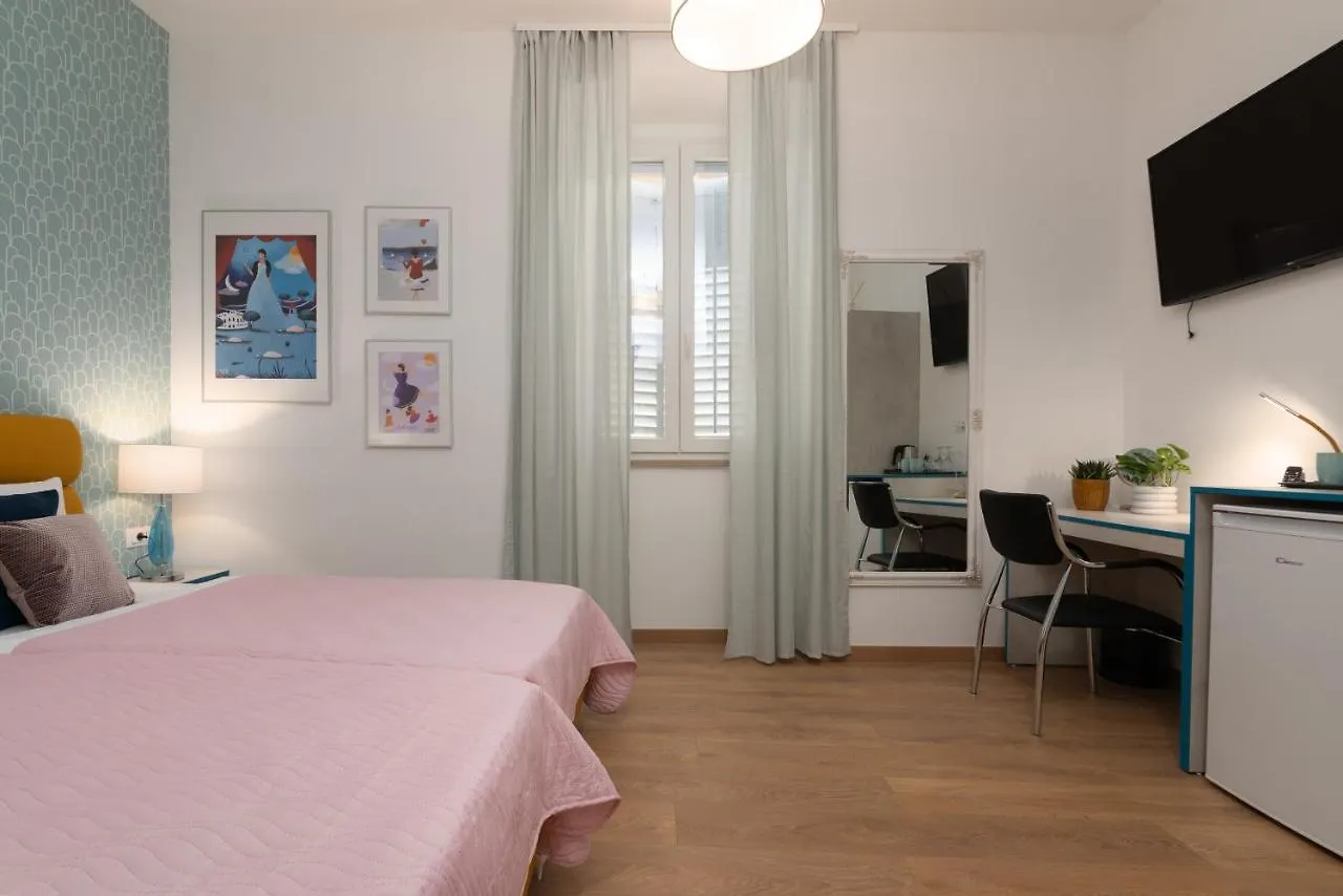 Polesana Rooms Pula 2*,  Croatia
